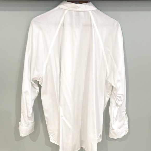 White Oversized Shirt. Excellent conditions. Size L. No Stain or Damages. - Picture 2 of 6
